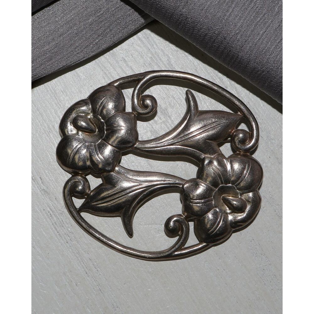 Vintage 1930s Danecraft Sterling Lilly flower brooch 10.7G / 1.8in